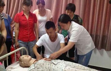 90后男催乳師走紅 揭秘高級(jí)催乳師月入3萬(wàn)的秘密