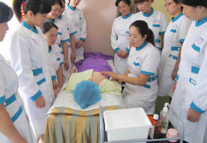 專業(yè)家政服務(wù) 月嫂育嬰醫(yī)陪與深度清潔，一站式滿足家庭精細(xì)化需求